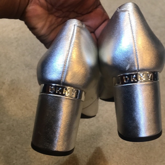 DKNY Elie Silver Leather Upper Closed Toe Pumps with Block Heel-Size 8 - Picture 6 of 9